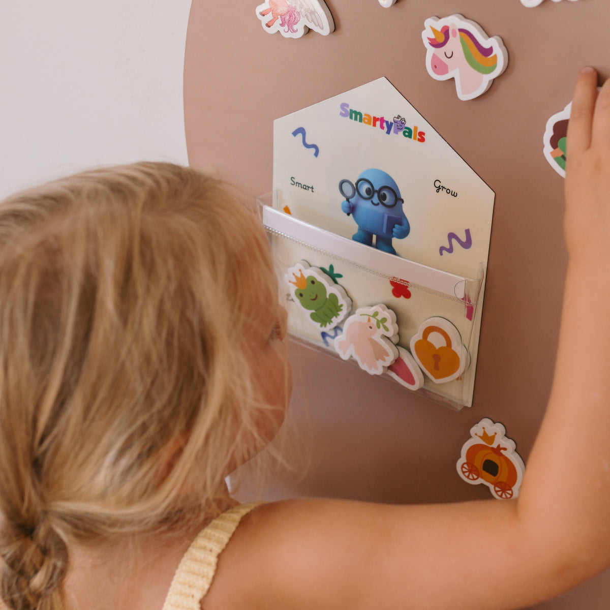 Smartypals Magnetic Pen Holder holding crayons