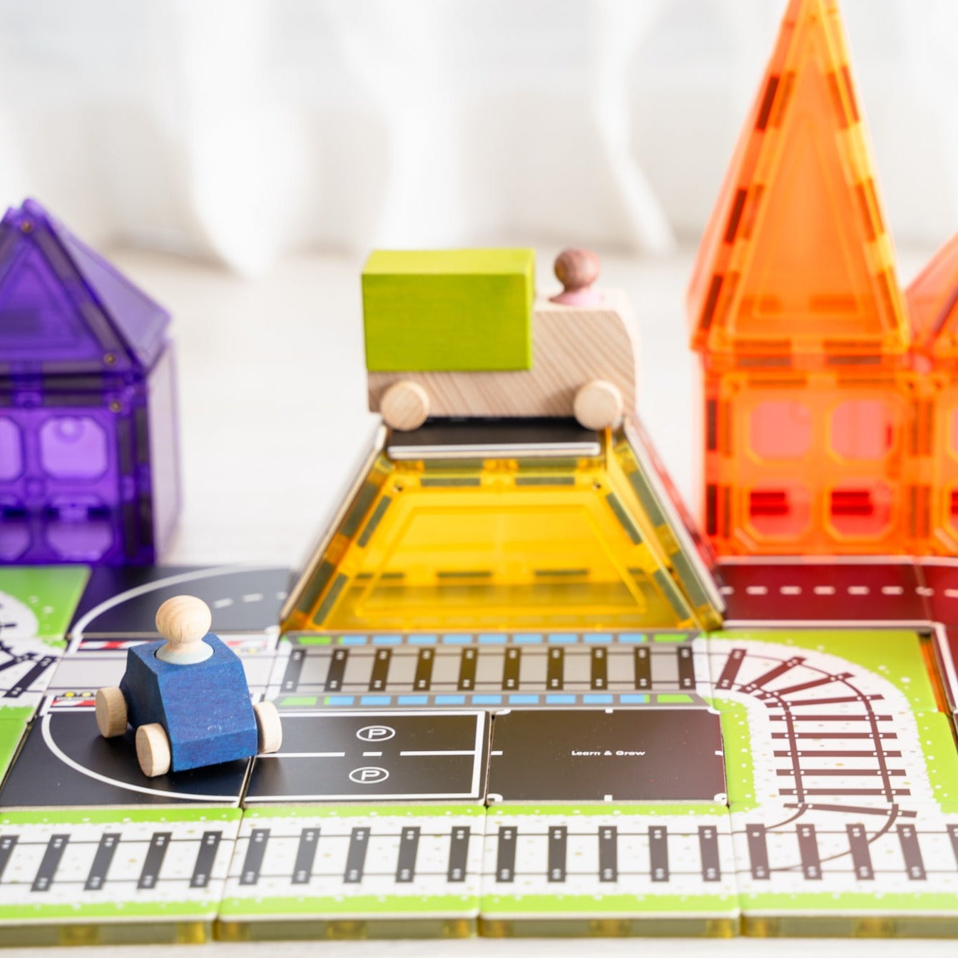 36 Piece Train Pack magnetic tile track detail