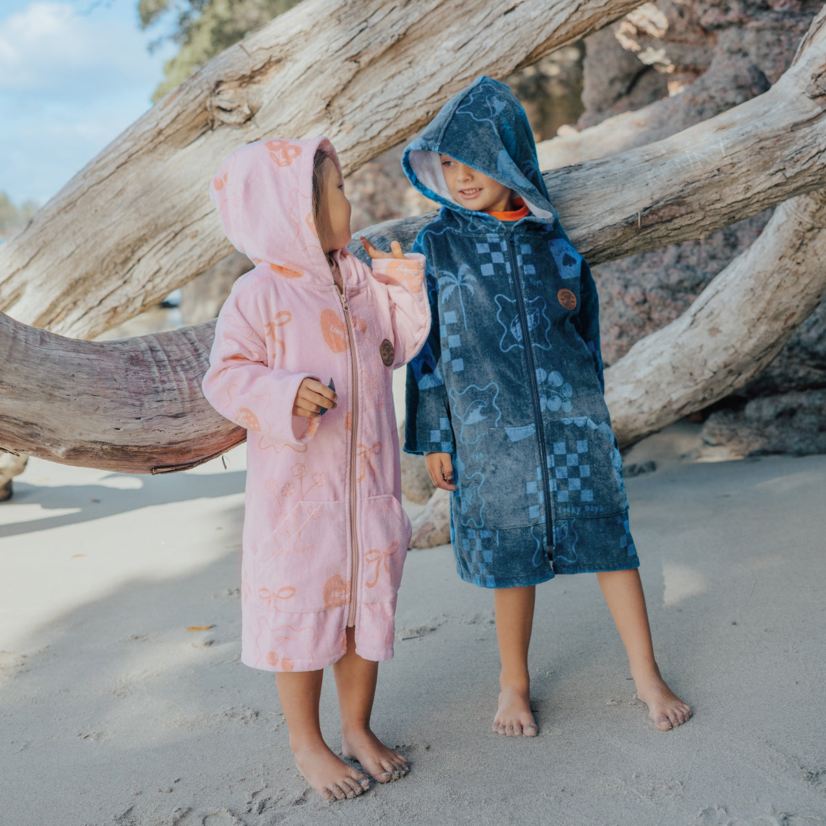 Crywolf zip up towel