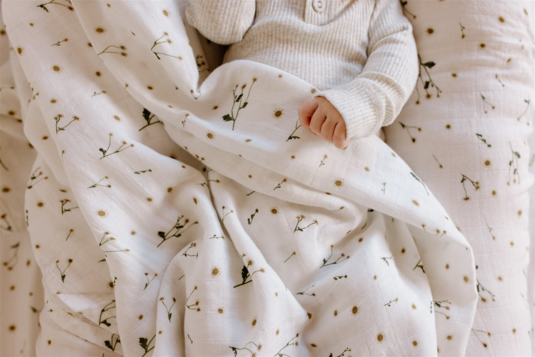 Organic Muslin Swaddle | Daisy