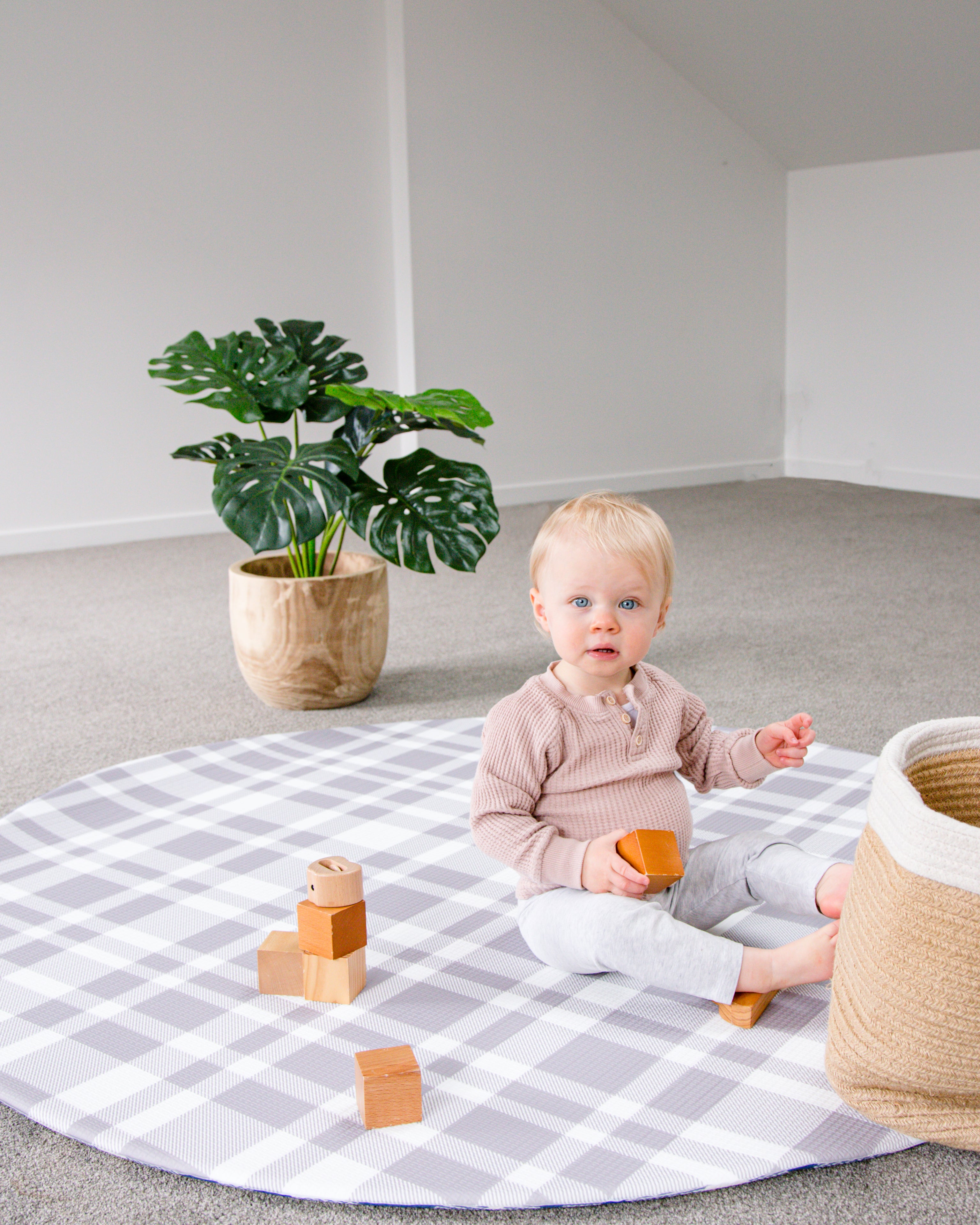 LITTLE finch round play mat