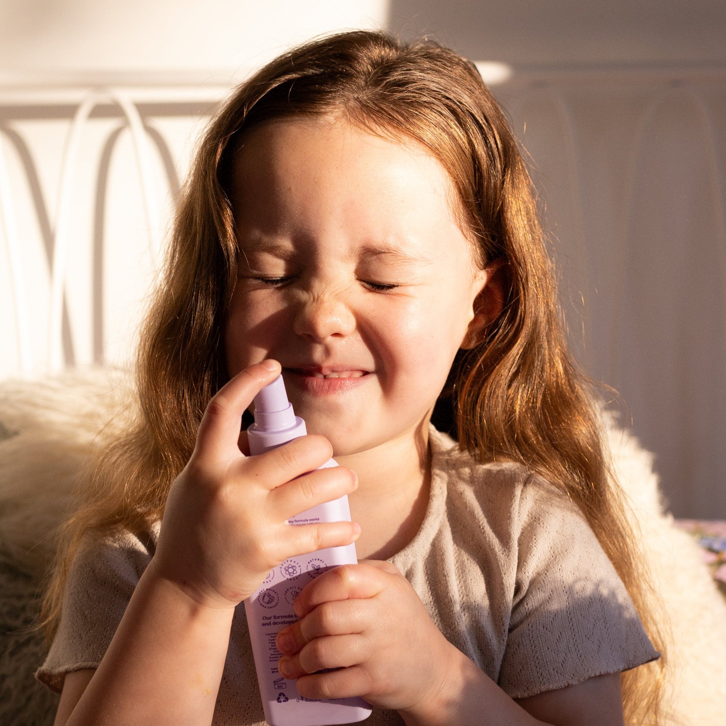 Hello Flossi Magic Mist detangler lifestyle image