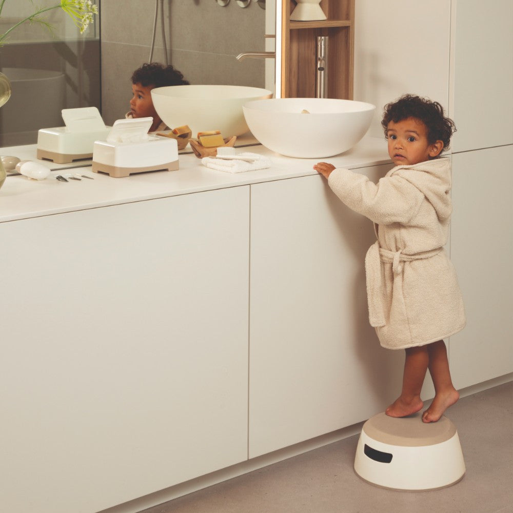 Luma Step Stool in White, anti-slip base