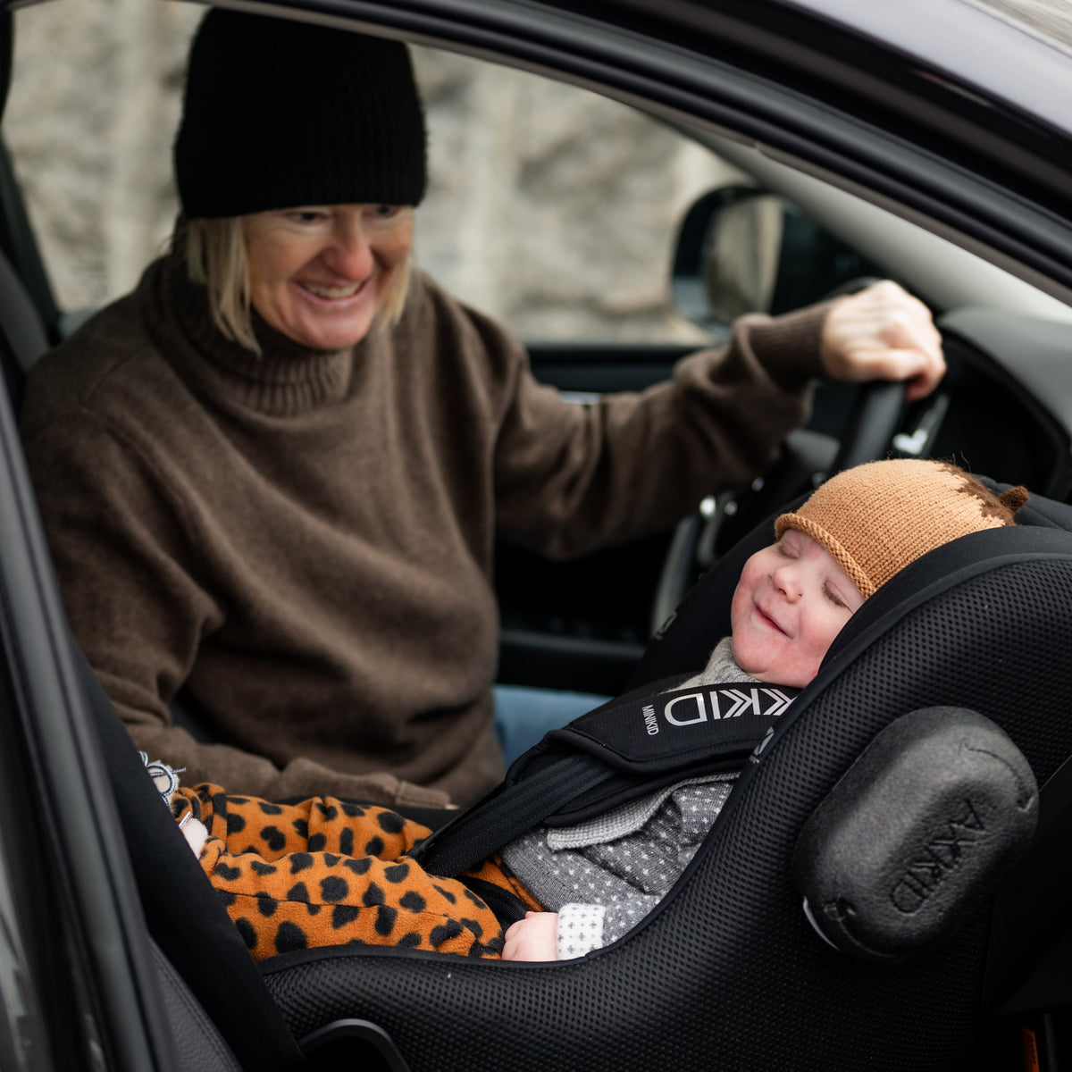 axkid minikid core car seat in front seat