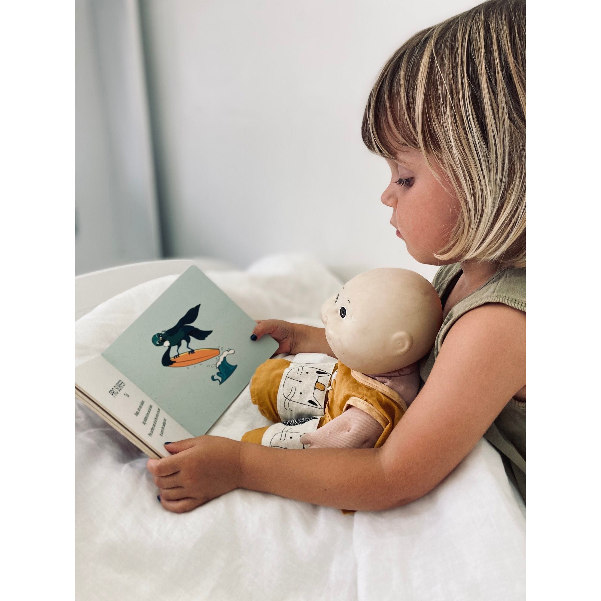 Kiwi Surfers by Zac Dickinson