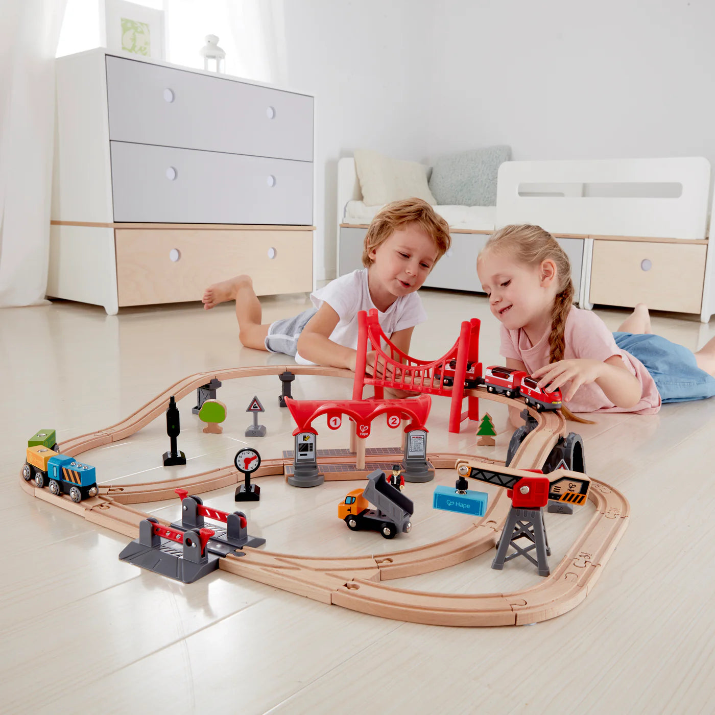 hape busy city rail set