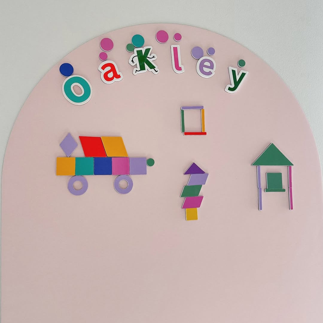 Child building with Smartypals magnetic shapes