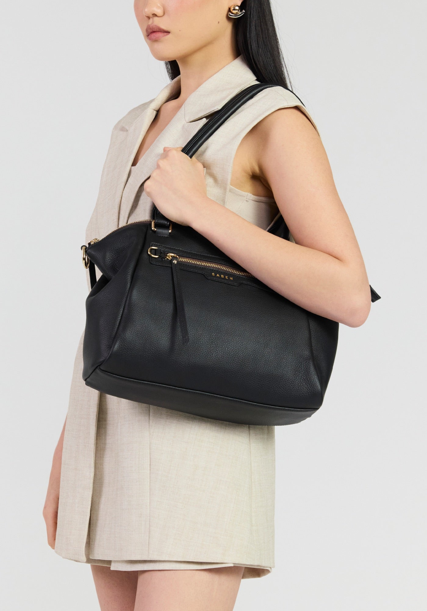 Saben Gita shoulder bag black styled