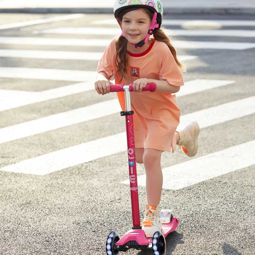 Maxi Micro Deluxe LED Kids Scooter