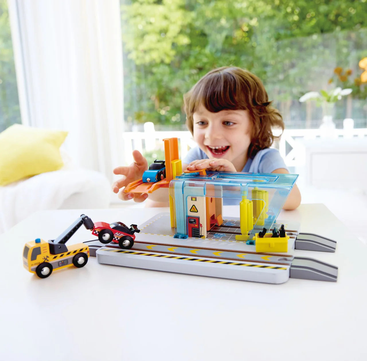 Hape railway repair & wash set