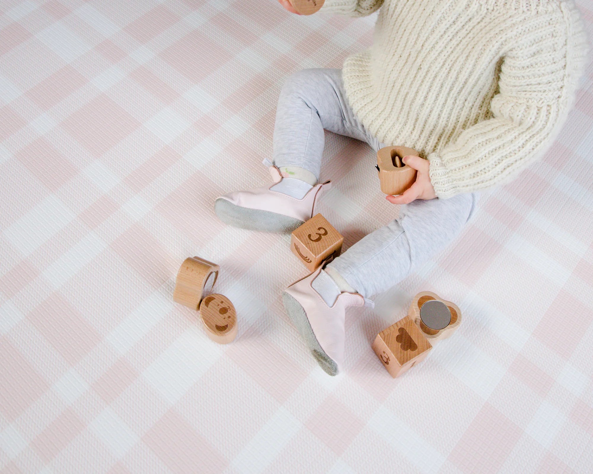 LITTLE finch play mat