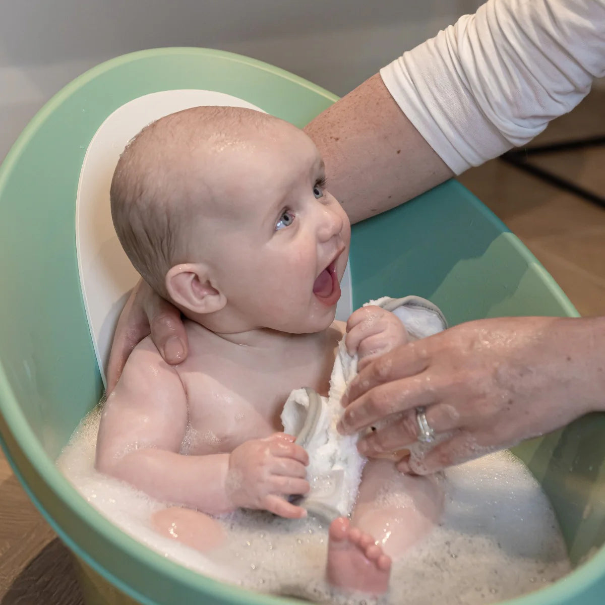 shnuggle bath eucalyptus