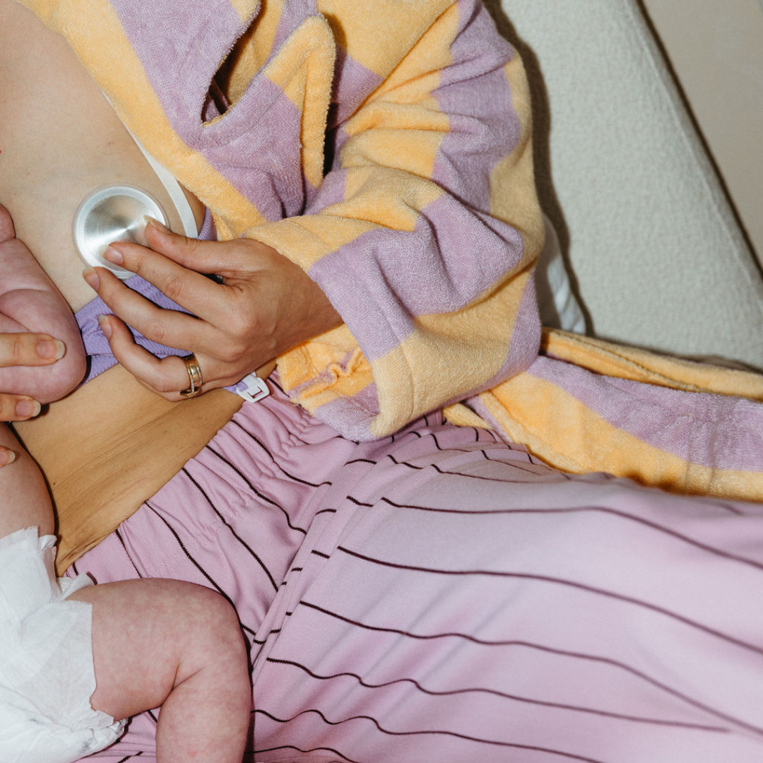  Midwife Renata Lardelli answering breastfeeding questions for new mums