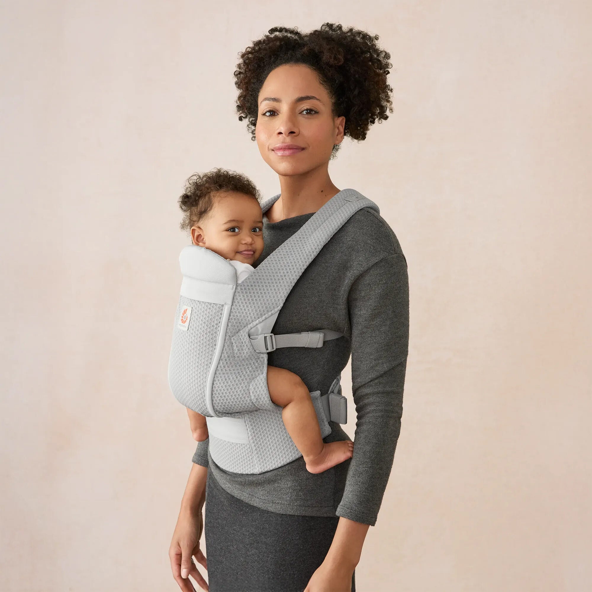 Parent wearing Ergobaby Omni Lite in Pearl Grey with baby