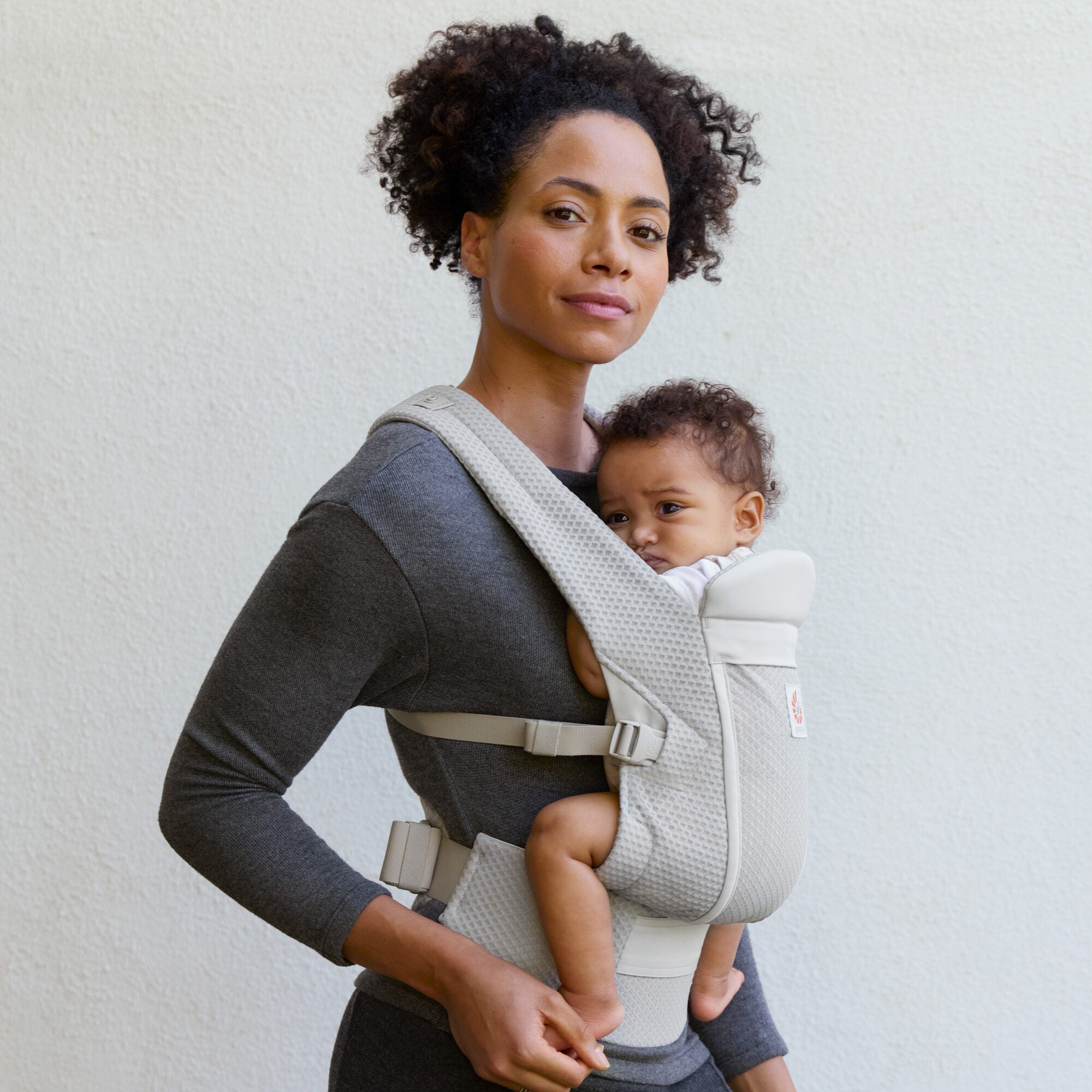 Parent carrying baby outdoors in Ergobaby Omni Lite Pearl Grey