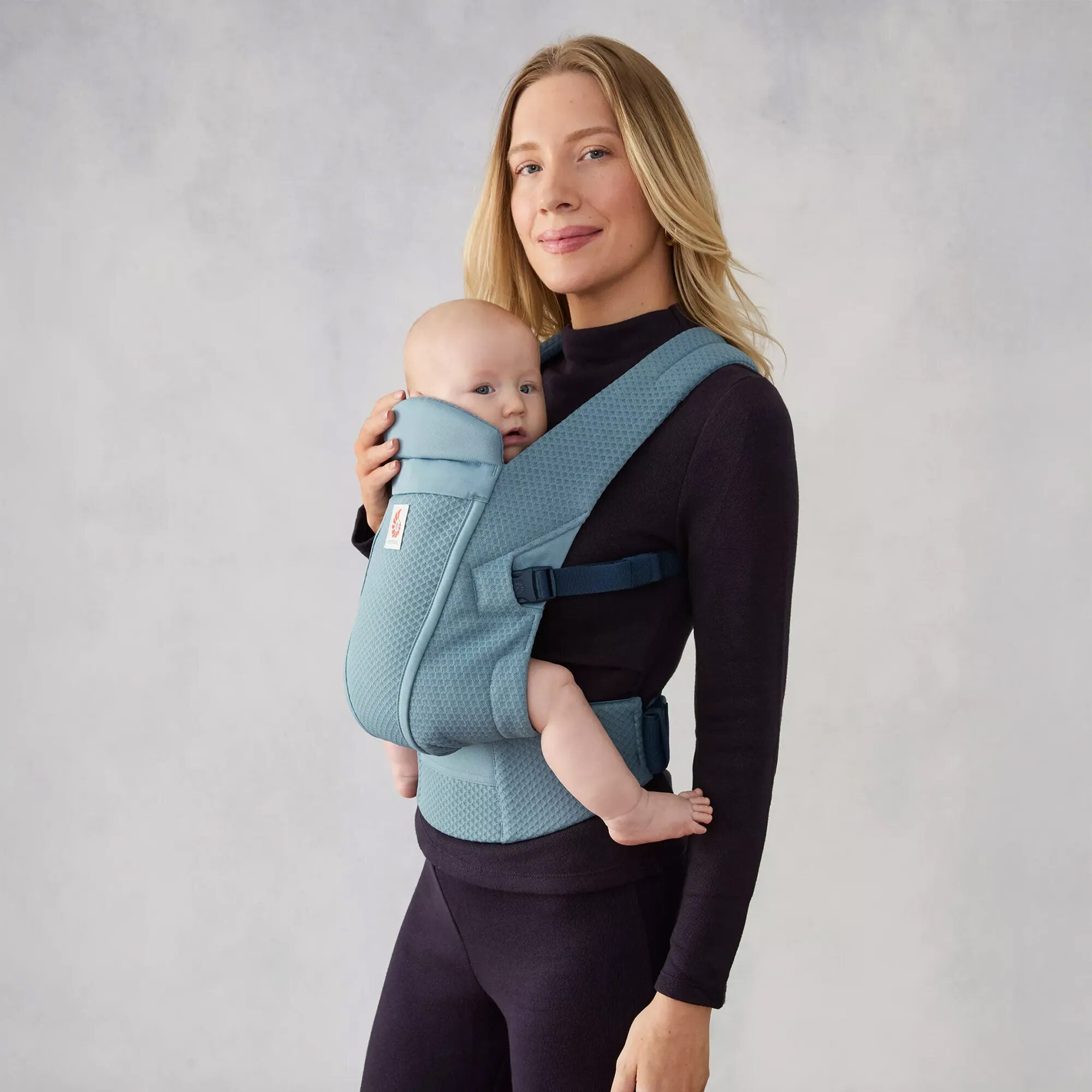 Parent wearing Ergobaby Omni Lite in Slate Blue with baby