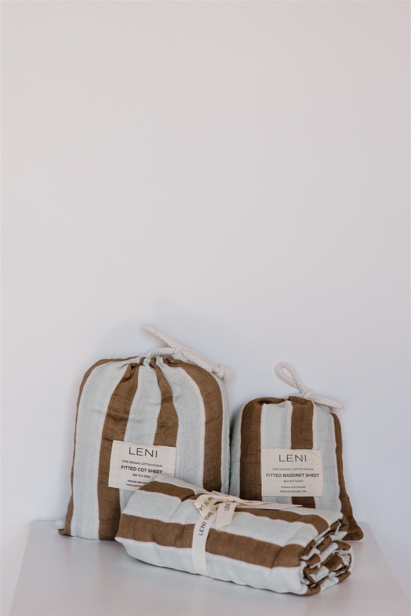leni the label fitted muslin sheet in hank stripe