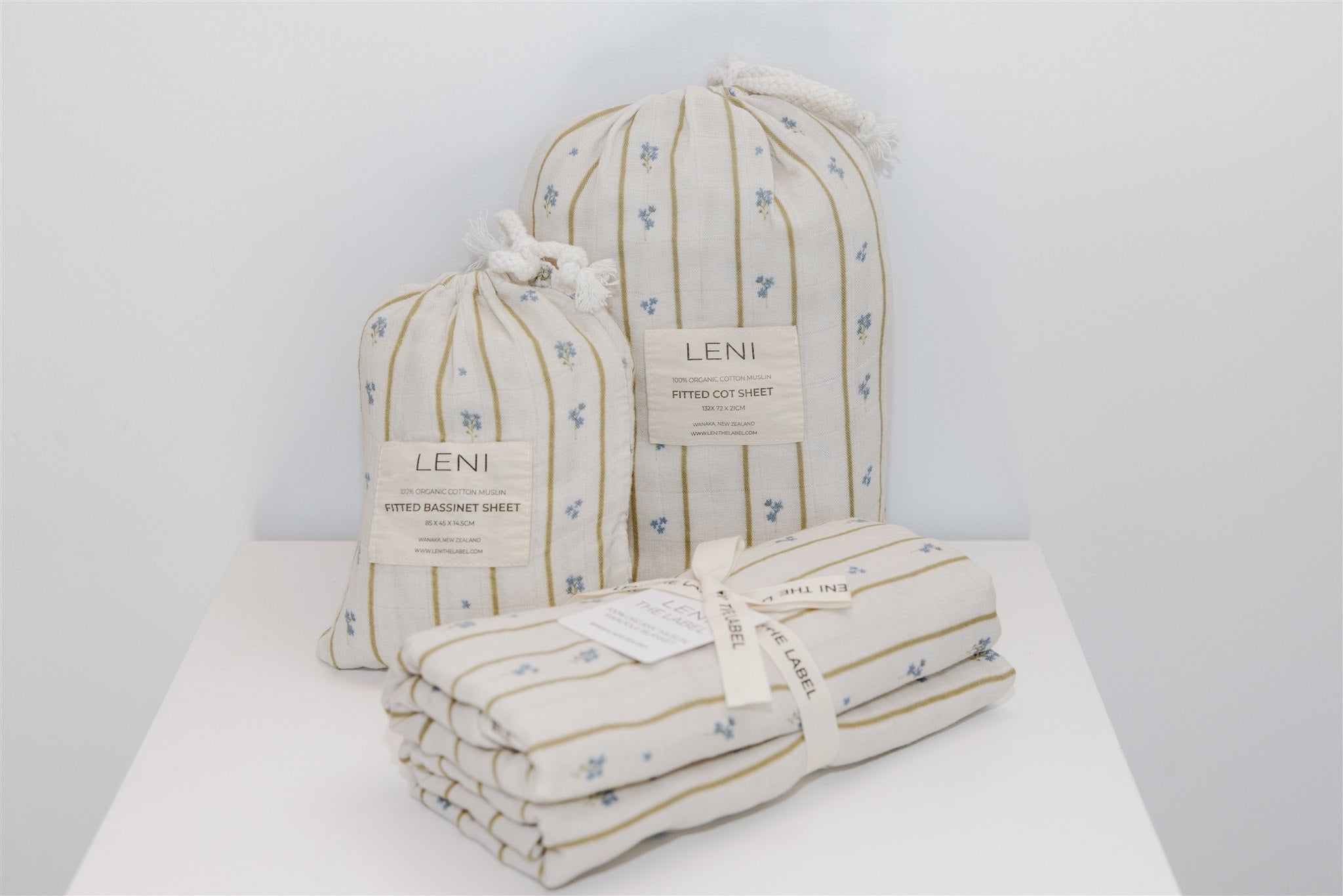 leni the label fitted muslin sheet in forget me not
