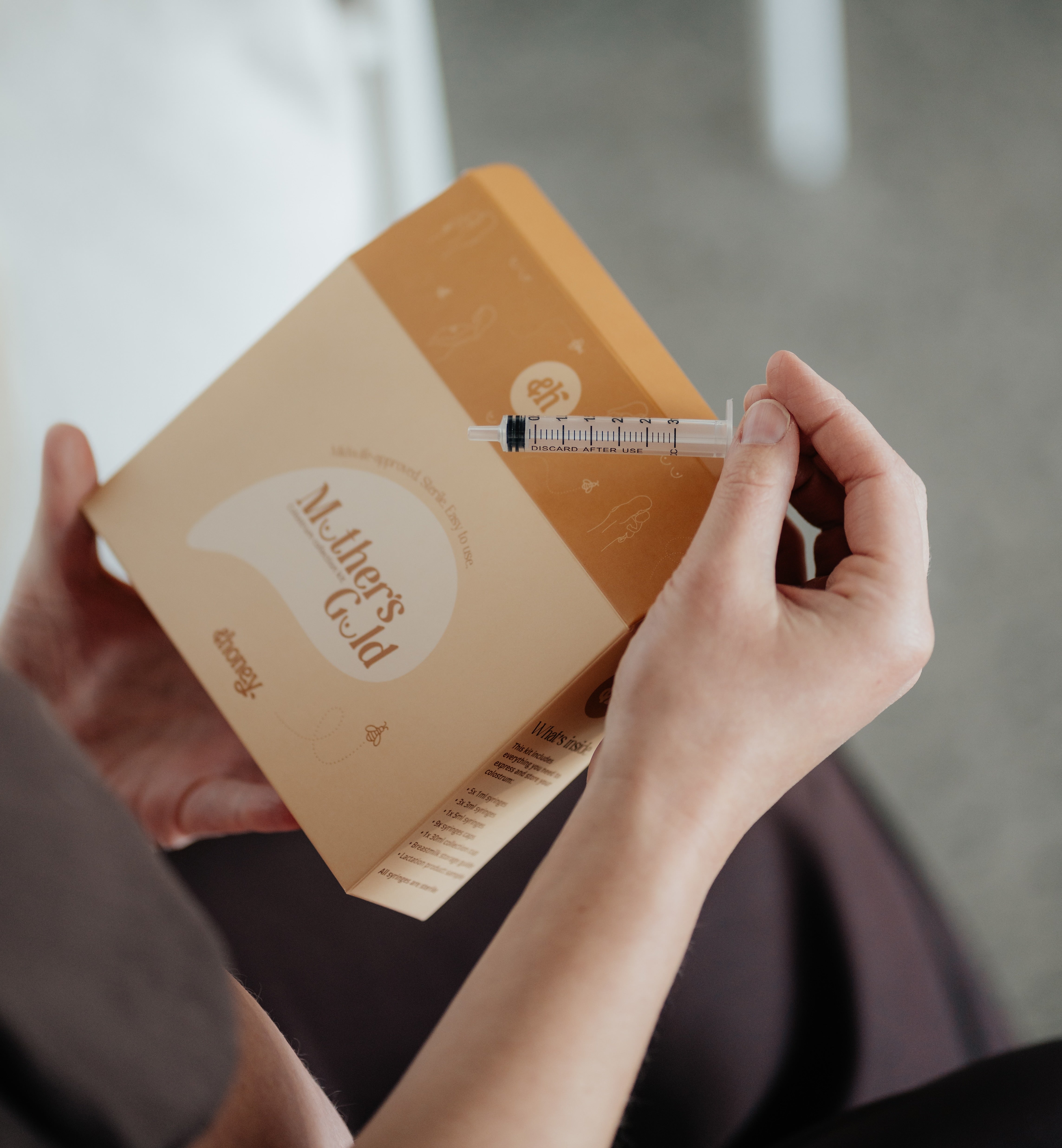 Mother's gold colostrum collection