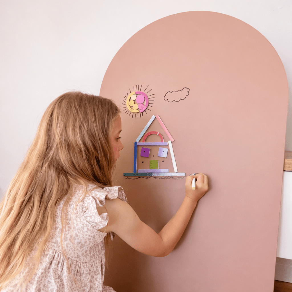 Building a house with Smartypals magnetic shapes