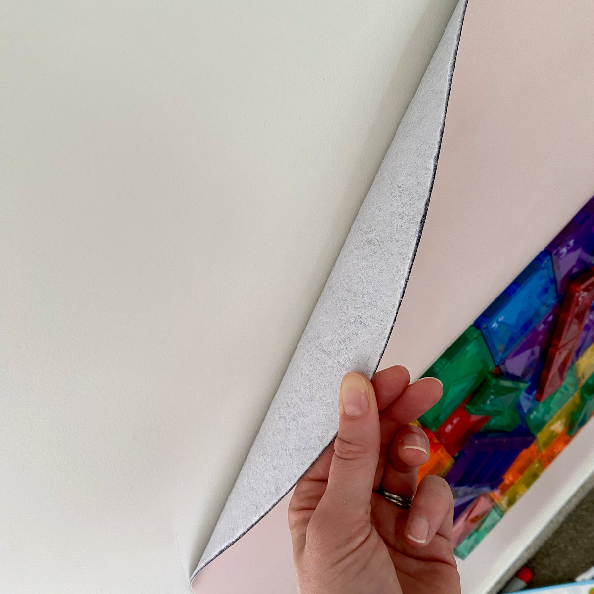 Drawing on the MagMe magnetic wall decal