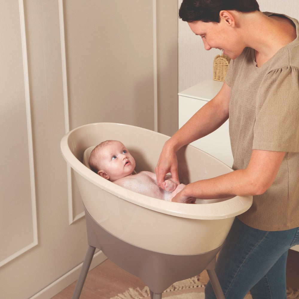Luma Baby Bath in Almond, detail
