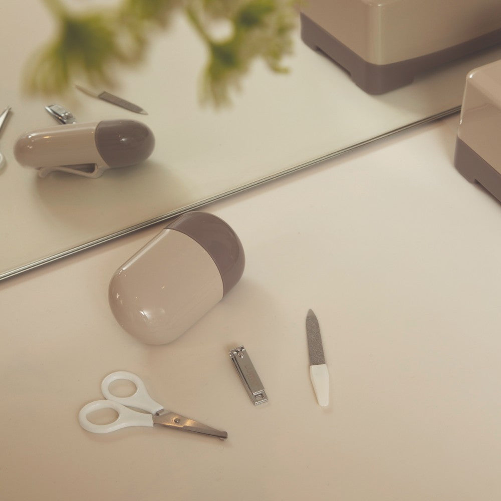 Luma Baby Manicure Set in Almond, detail