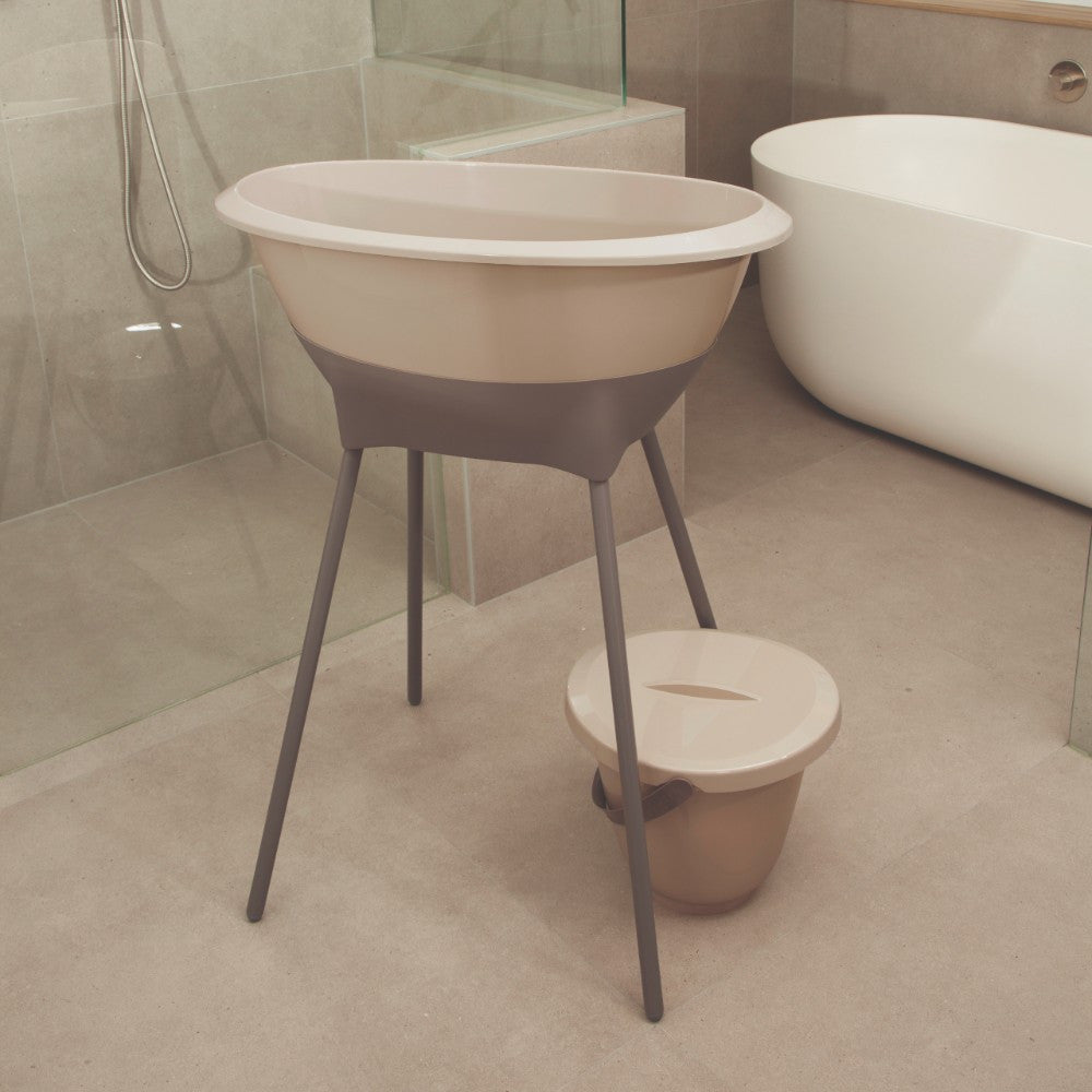 Luma Baby Bath Stand in Chalk Brown, click system detail