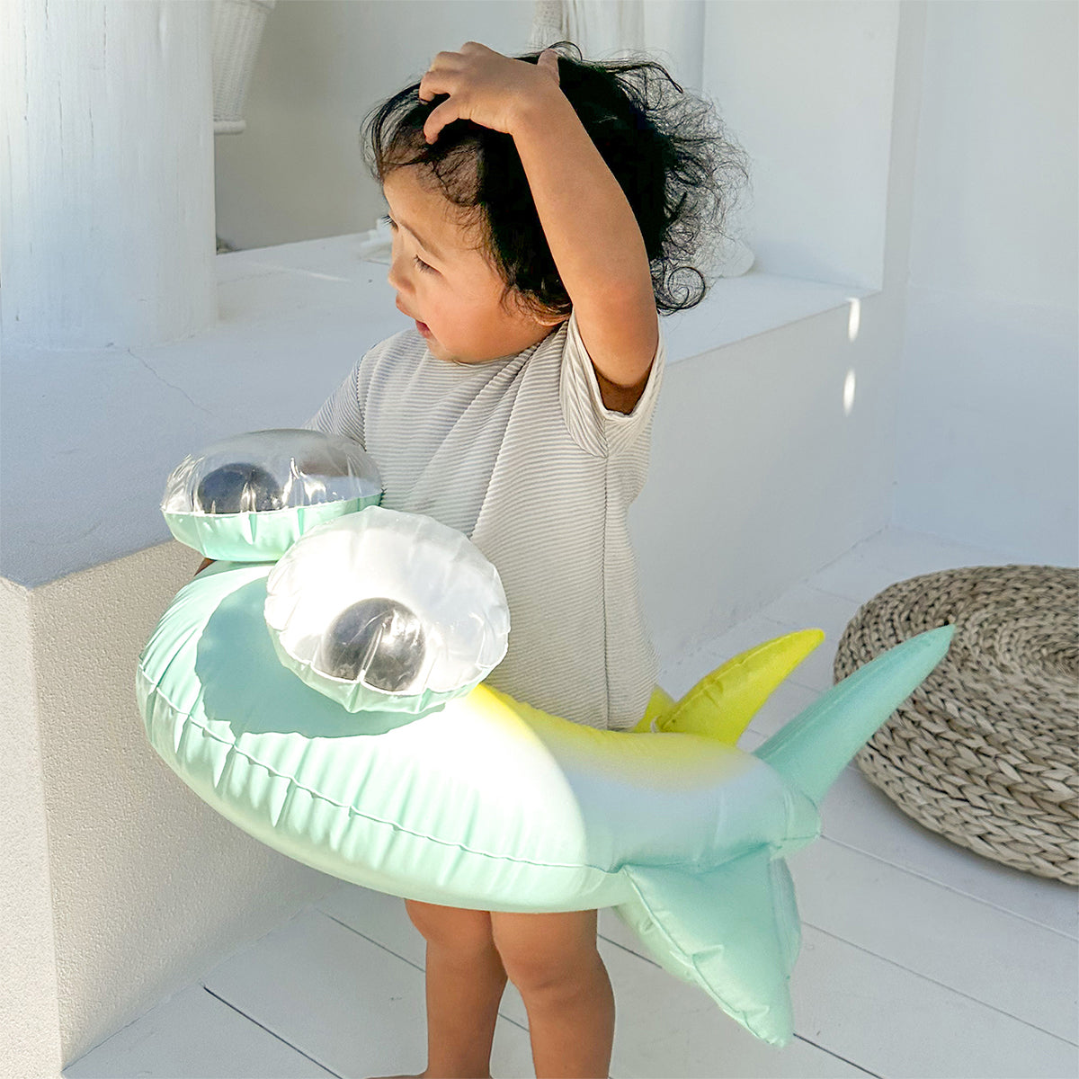 sunnylife shark pool ring 