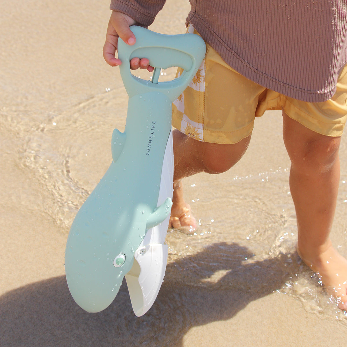 sunnylife sand claw whale