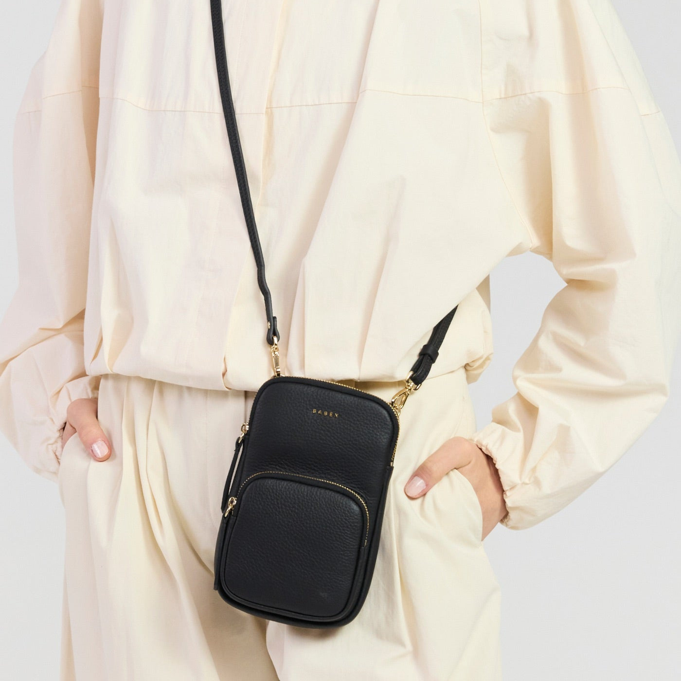 Saben nikko phone sling black luxe