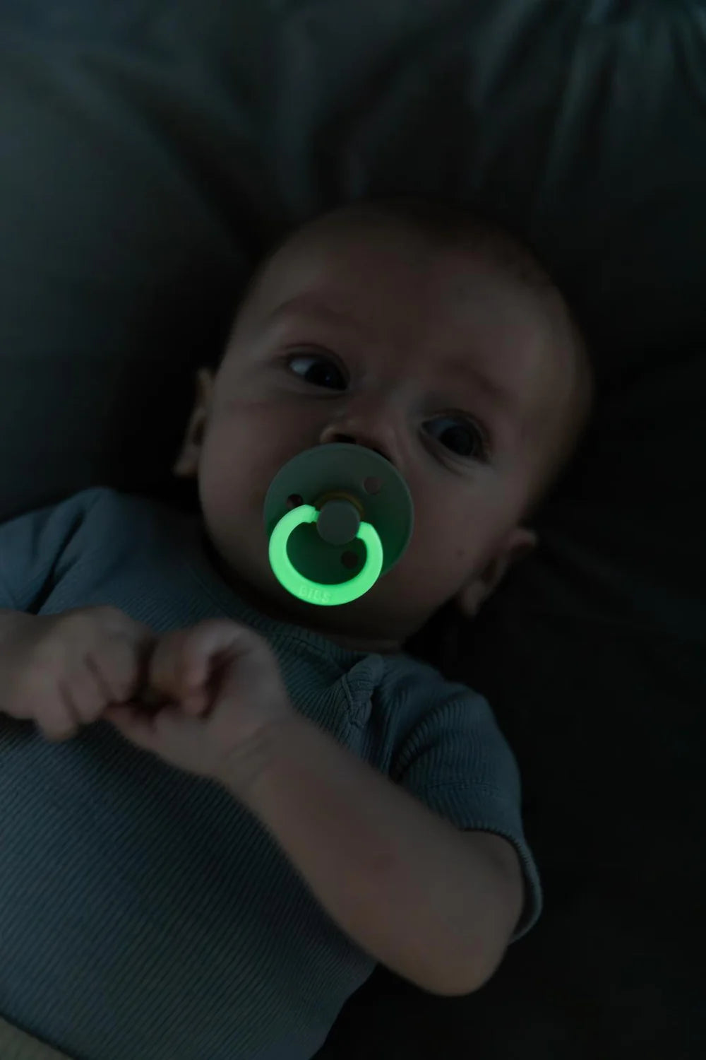 bibs round glow dummies in baby blue