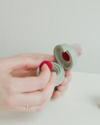 bibs baby feeder in blush