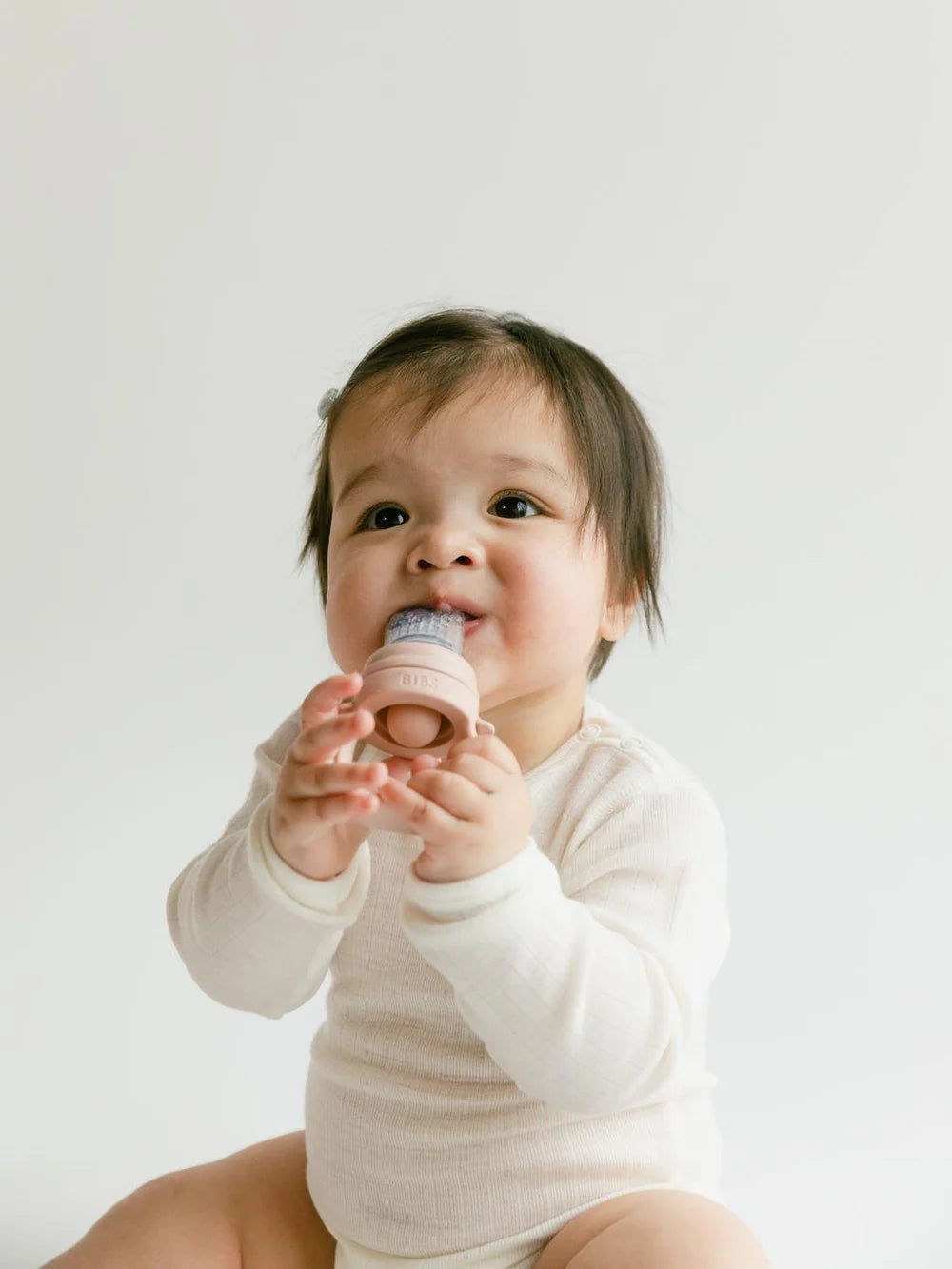 bibs baby feeder in blush