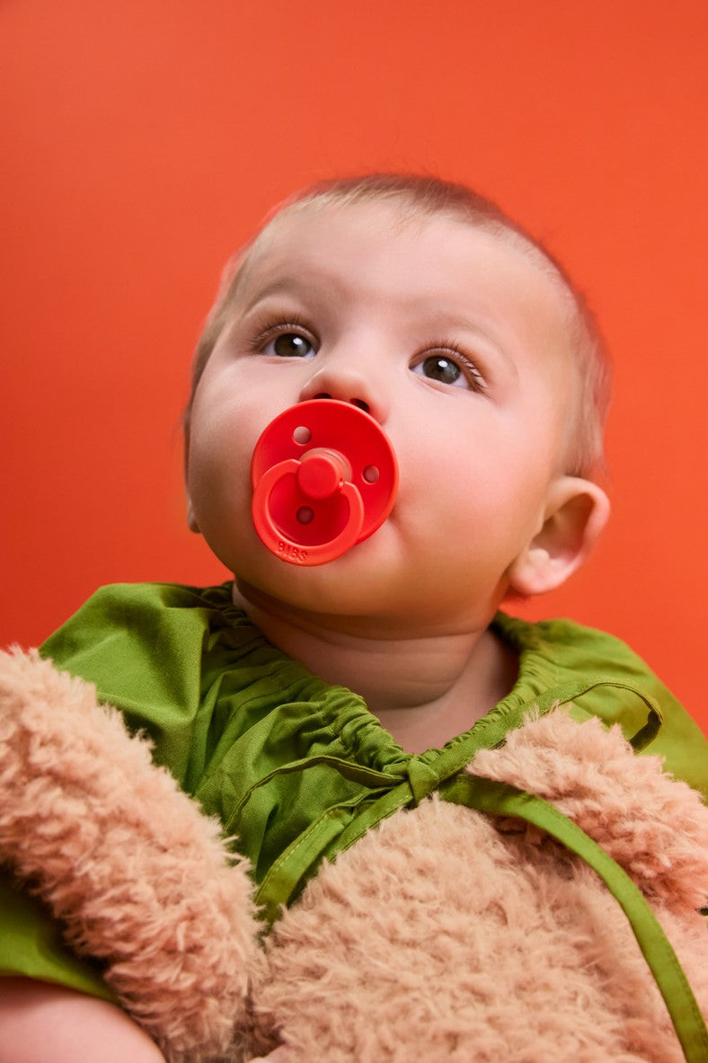 BIBS Round Pacifier Baby Pink/Tango lifestyle