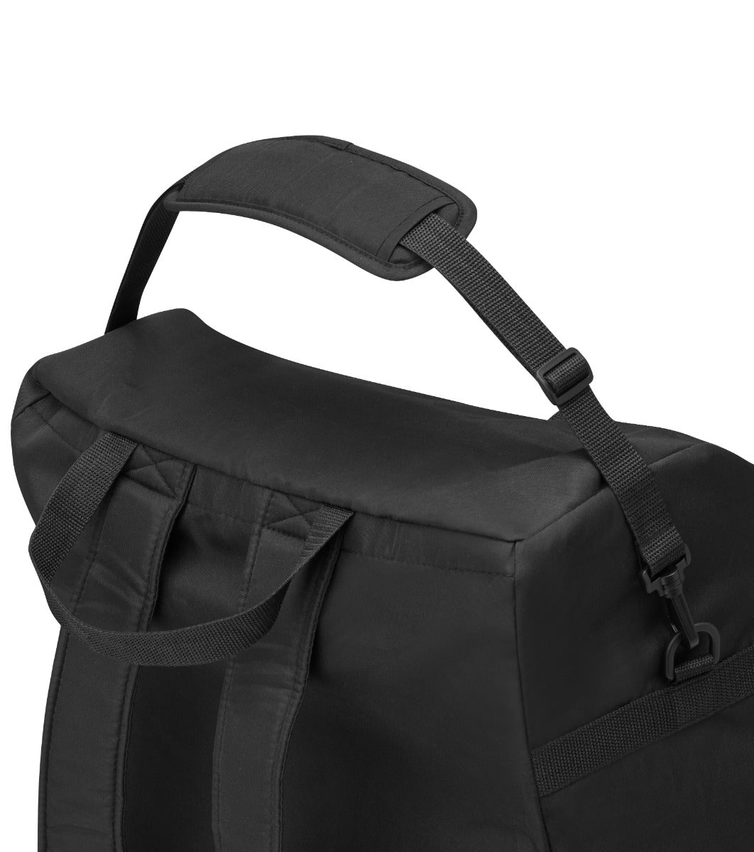 Travel bag carried on the back with extendable shoulder straps