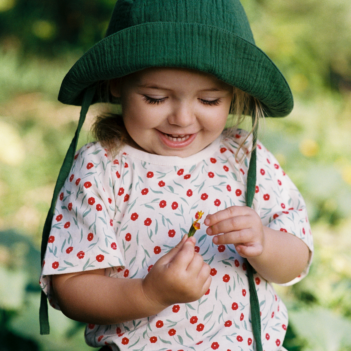 Muslin Sunhat in Fir Green worn by child
