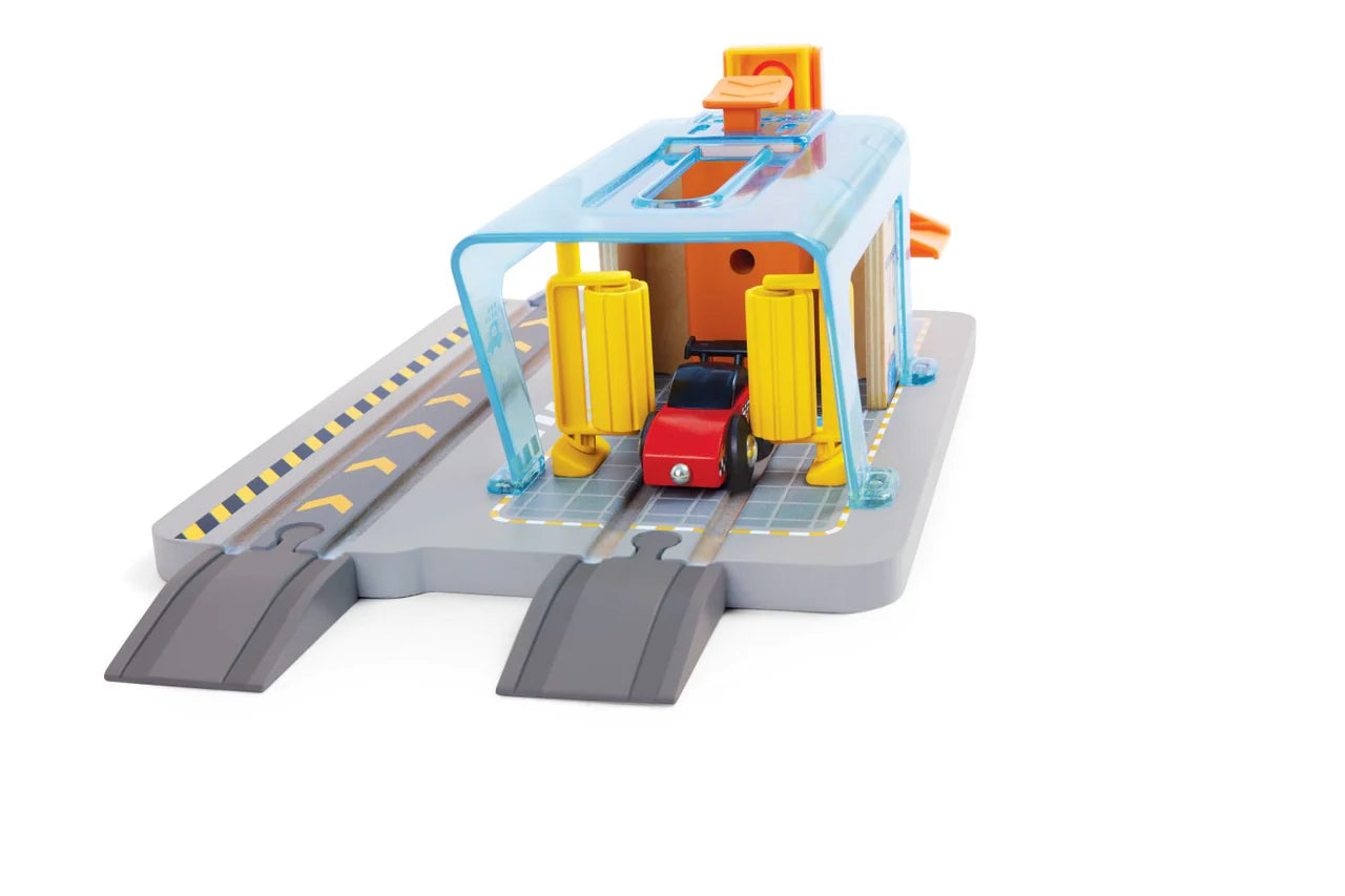 Hape railway repair & wash set