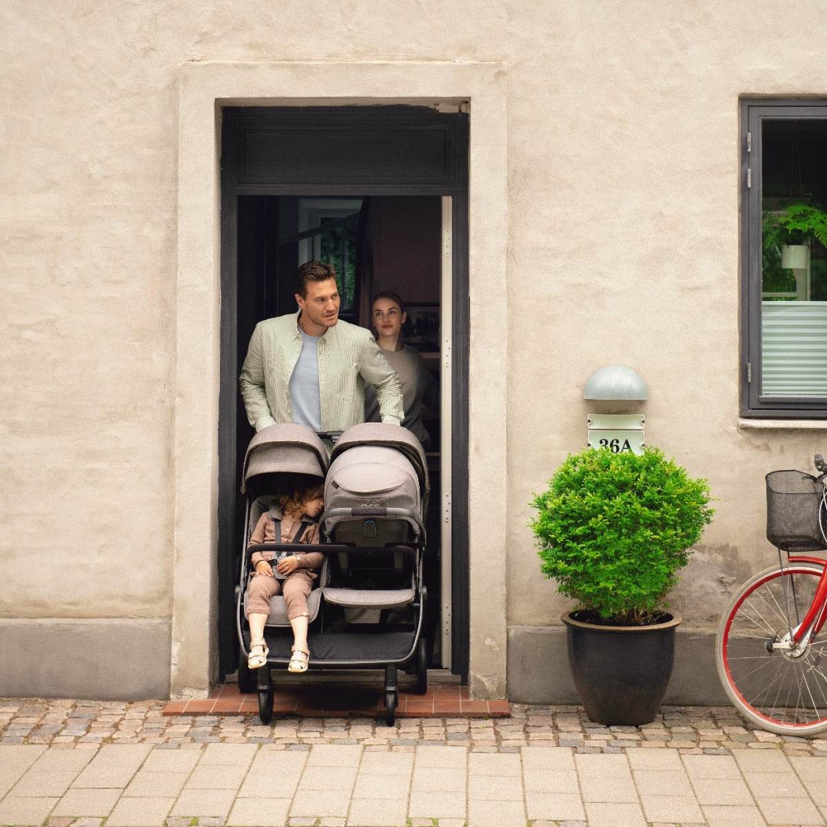 Nuna Trvl Dubl Caviar