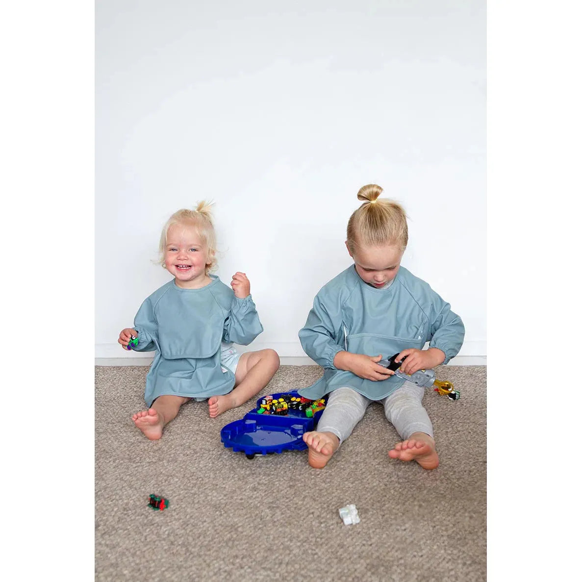 Zazi Sleeved Bib with Catch All