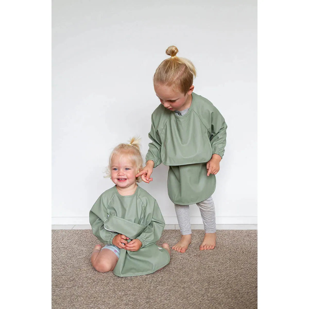 Zazi Sleeved Bib with Catch All