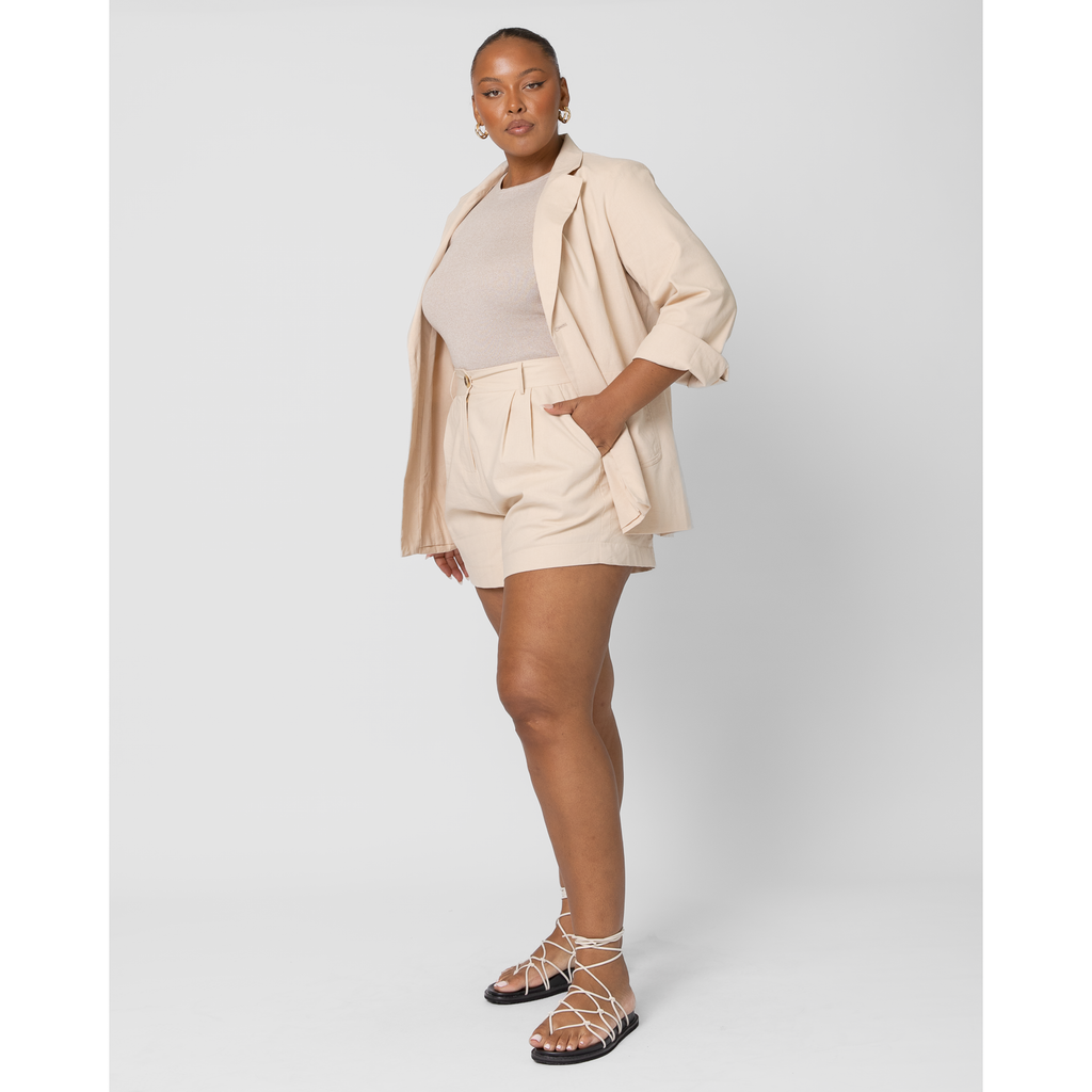 Lullaby Club Maple Tailored Short Beige