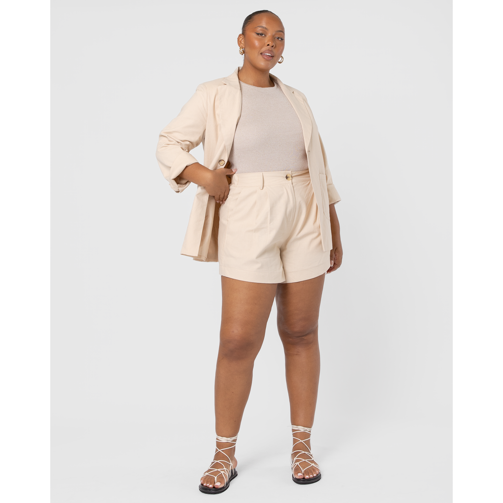 Lullaby Club Maple Tailored Short Beige
