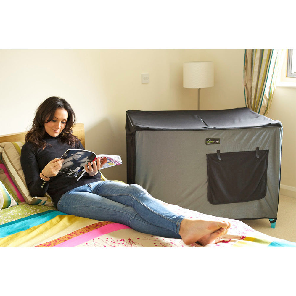 snoozeshade portacot travel cot black out cover